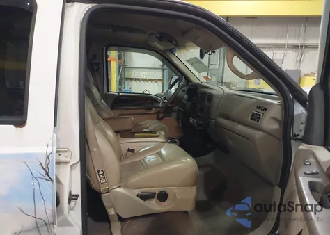 2000 Ford Excursion Limited из США, поврежденный, VIN 1FMSU43F8YED45694